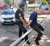 У Нікополі, що на Дніпропетровщині, поліцейські охорони виявили у нетверезого чоловіка гранату.