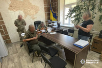 Допомагала військовозобов’язаним ухилитися від призову та виїхати за кордон: на Черкащині затримали працівницю військкомату