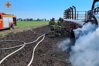Нікопольський район: вогнеборці загасили палаючий трактор