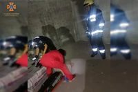 М. Дніпро: рятувальники надали допомогу чоловіку, який впав у підвальне приміщення будівлі
