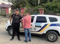 Побив сусіда: поліцейські охорони Закарпаття затримали мешканця Виноградова