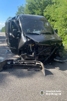Слідчі встановлюють обставини ДТП на Черкащині, у якій загинув водій та травмувалося четверо осіб, серед них двоє малолітніх дітей