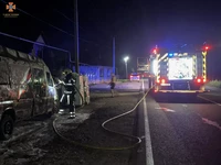Мукачівські вогнеборці загасили пожежу в мікроавтобусі
