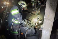 Нікопольський район: надзвичайники деблокували тіло водія з пошкодженої внаслідок ДТП автівки