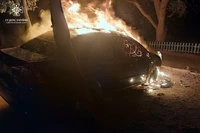 М. Дніпро: рятувальники ліквідували пожежу в легковому автомобілі