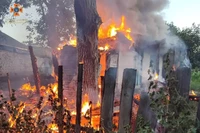 М. Кривий Ріг: вогнеборці ліквідували пожежу на території приватного домогосподарства