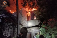Дніпровський район: вогнеборці ліквідували пожежу в двоповерховій будівлі