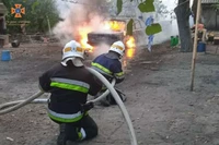 Новомосковський район: вогнеборці загасили палаючий легковик