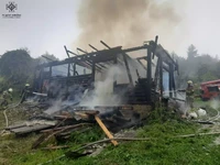 У Косівському районі рятувальники спільно з добровольцями МПК ліквідували пожежу житлового будинку.