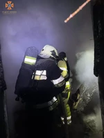 Рятувальники спільно з вогнеборцями добровільної пожежної команди ліквідували пожежу складського приміщення у Косівському районі
