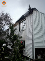На Тячівщині рятувальники ліквідували пожежу у двоповерховому будинку