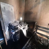 У місті Вараш під час гасіння пожежі у багатоквартирному житловому будинку вогнеборці евакуювали 10 мешканців та врятували від знищенням вогнем квартиру