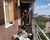 У Львові через пожежу на балконі ледь не згоріла квартира