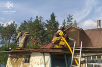 Чугуївський район: вогнеборці загасили 2 пожежі, спричинені ворожими обстрілами