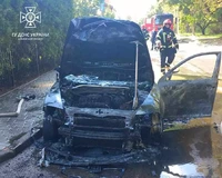 У Львові вогнем знищено автомобіль "Skoda Octavia"