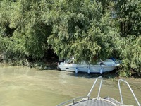 (ВІДЕО) Двоє румунів через незаконне перетинання державного кордону на річці Дунай залишилися без катера