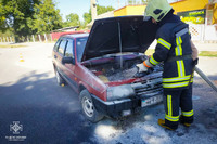 У Кам’янець-Подільському районі вогнеборці врятували автівку від знищення вогнем