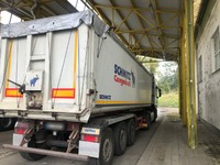 На українсько-угорському кордоні виявили три вантажівки, які намагалися перемістити через у незаконний спосіб