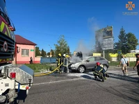 Вогнеборці ліквідували пожежу автомобіля в місті Надвірна