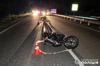 У Хмельницькому районі слідчі встановлюють обставини ДТП, в якій загинув 37-річний мотоцикліст