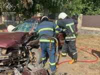 Бійці ДСНС провели аварійно-рятувальні роботи під час ДТП
