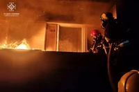 М. Павлоград: під час пожежі в багатоповерхівці вогнеборці врятували чоловіка