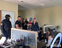 На Житомирщині поліцейські викрили шахрайську схему з фіктивного працевлаштування за кордон