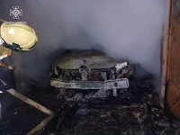 Протягом доби вогнеборці двічі ліквідовували пожежі в гаражах