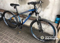 У Чернівецькому районі поліцейські оперативно затримали чоловіка, який викрав велосипед односельчанки