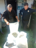У мешканця Корюківського району поліцейські вилучили наркотичні засоби