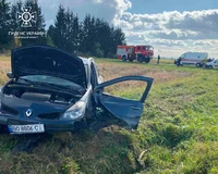 На Стрийщині рятувальники вивільнили травмованого водія з деформованого авто