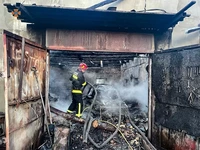 Сміла: рятувальники ліквідували пожежу у двоповерховому гаражі