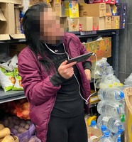 В Івано-Франківську поліцейські охорони затримали жінку під час повторної крадіжки з магазину