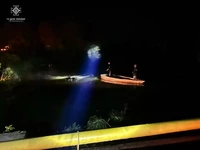 Бердичівський район: рятувальники витягнули з річки легковий автомобіль