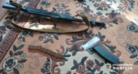Поліцейські Ямполя викрили зловмисника, який зберігав удома автоматичну вогнепальну зброю та набої