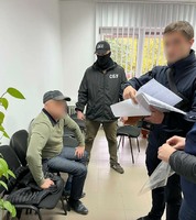 В Ужгороді на отриманні неправомірної вигоди поліція затримала завідувача кафедри військової підготовки одного з місцевих ВНЗ