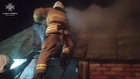 Шосткинський район: оперативно ліквідувавши пожежу, вогнеборці врятували від знищення житловий будинок та 2 господарчі споруди