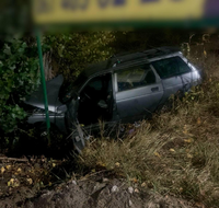Втратив свідомість за кермом, автівка врізалася у дерево: поліцейські Київщини встановлюють обставини ДТП
