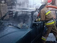 На Миколаївщині чоловік намагався загасити свій автомобіль та отримав опіки