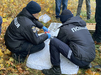 Закопав у діжках арсенал зброї та наркотики: поліцейські Чернігівщини затримали кримінального авторитета
