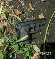 У Вільногірську поліцейські затримали місцевого мешканця за хуліганські дії із застосуванням зброї