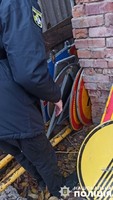 Побудував теплицю з опор  дорожніх знаків: у Новомосковському районі поліцейські викрили крадія