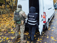 Вилучили близько 3 тонн тютюнової продукції: на Чернігівщині поліцейські викрили підпільне виробництво підакцизних товарів