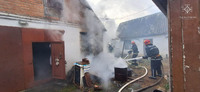 На Вінниччині бійці ДСНС ліквідували пожежу в гаражі