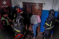 Одеса: вогнеборці «звільнили» 4-річну дівчинку, яка зачинилась у квартирі