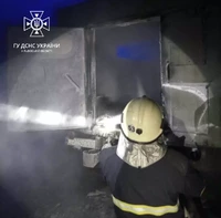 Яворівський район: вогнеборці ліквідували пожежу в залізному кунгу