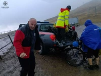 Гірські рятувальники надали допомогу туристам, яких негода застала у горах