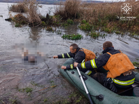 На Вінниччині рятувальники вилучили з водойми потопельницю