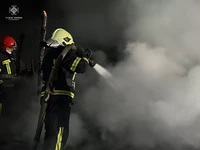 Роменський район: приборкуючи пожежу, рятувальники разом з працівниками місцевих пожежних команд запобігли масштабному загорянню в житловому секторі