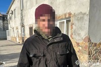 На Чемеровеччині поліцейські затримали 31-річного чоловіка за розбійний напад на односельчанина